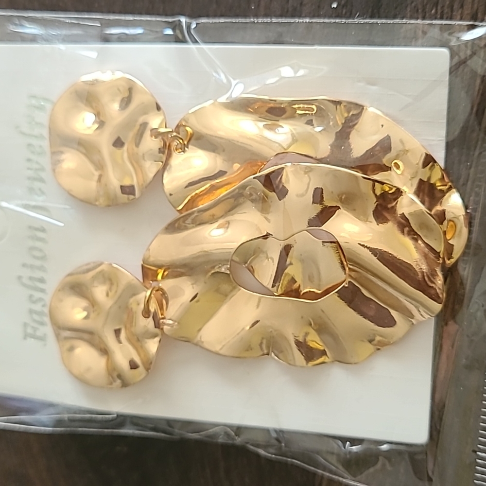 Earings - Picture 3 of 3